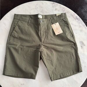 Dockers 9” Inseam Slim Khaki Shorts - Men’s size 34